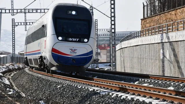  Adana Mersin Tren Seferleri İptal Olunca 