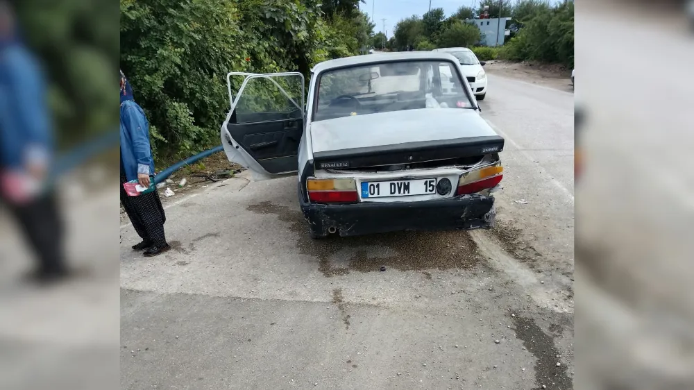 Adana Kozan’da iki otomobil çarpıştı: 3’ü çocuk 5 kişi yaralandı
