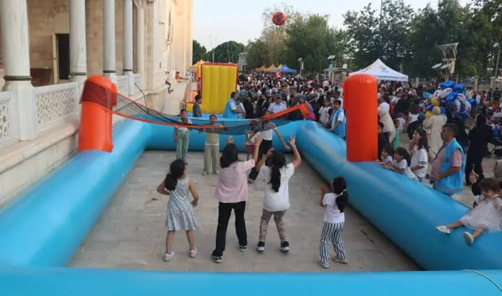 Adana'da "Cami Avlusunda Atan Kalpler" programı düzenlendi