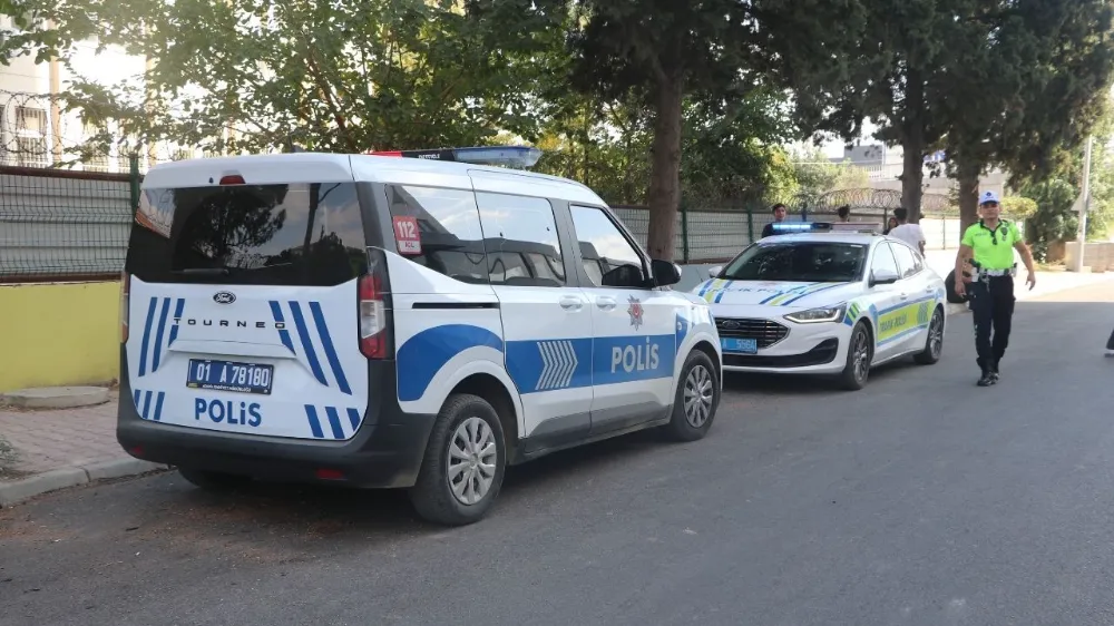 Adana'da Okulların ilk gününde polisten güvenlik uygulaması