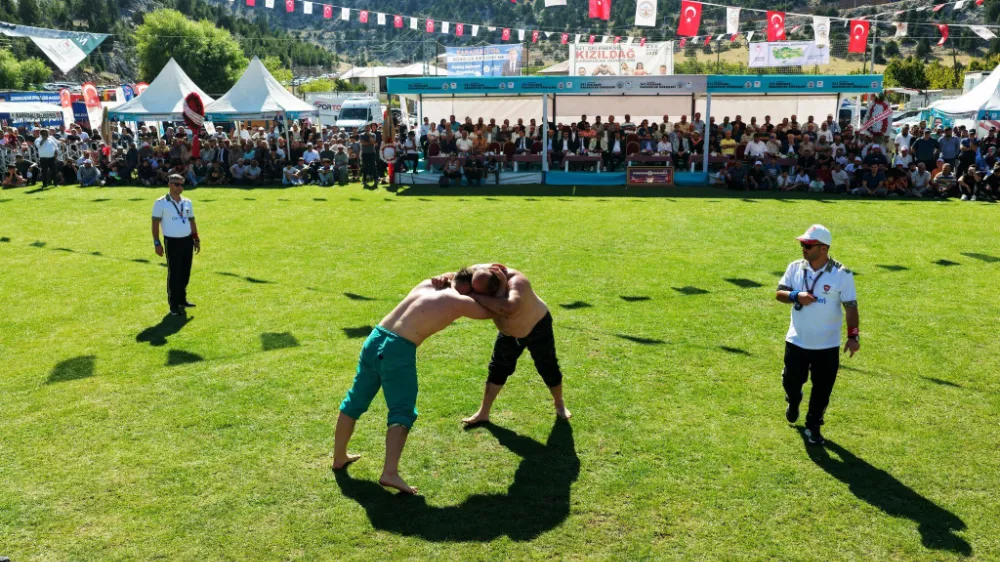 541. Geleneksel Kızıldağ Karakucak Güreşleri’nde başpehlivanlığı Doğan Uzun Kazandı